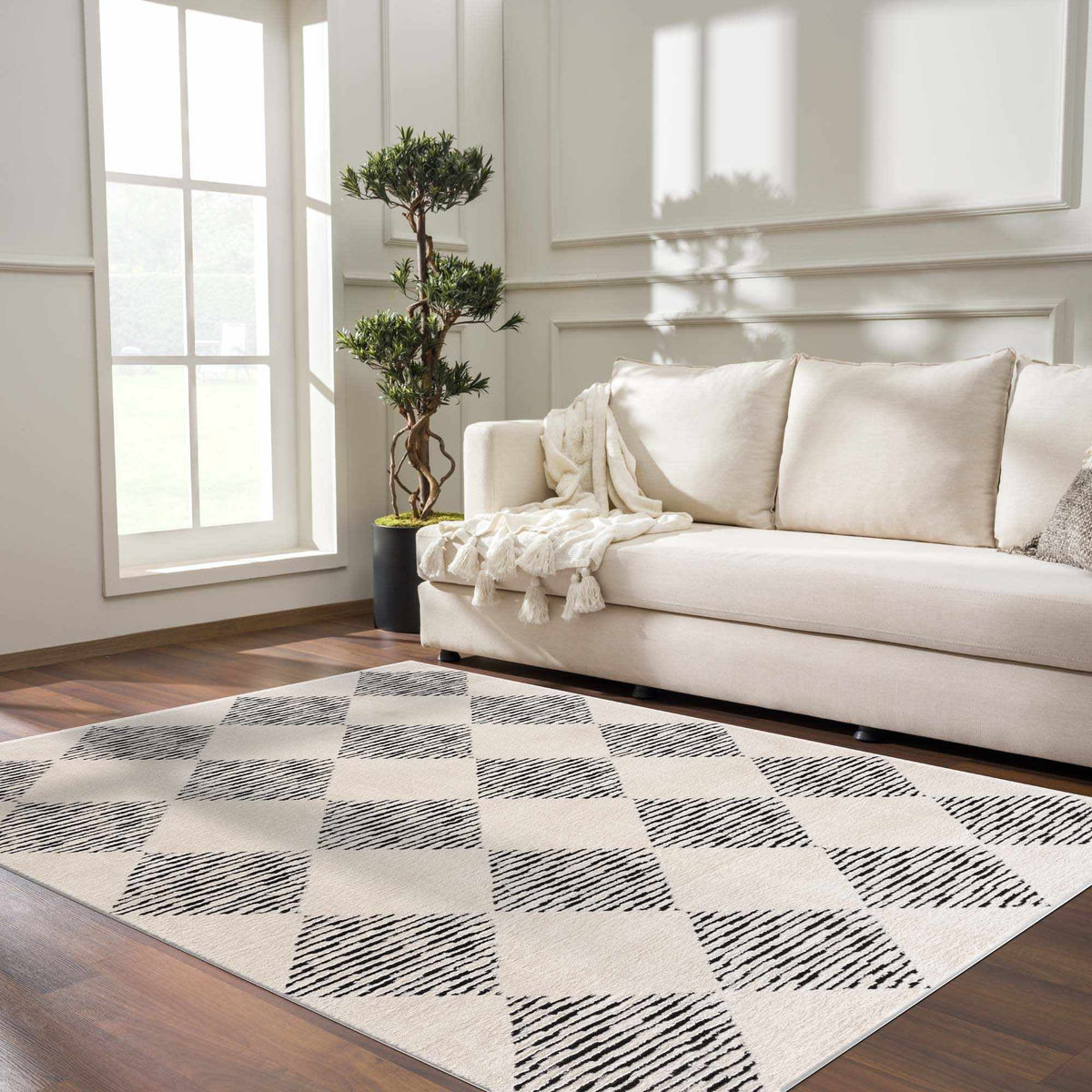 Cream Black White Area Rug U7121