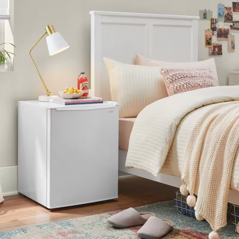 Mini Refrigerator in White X1252