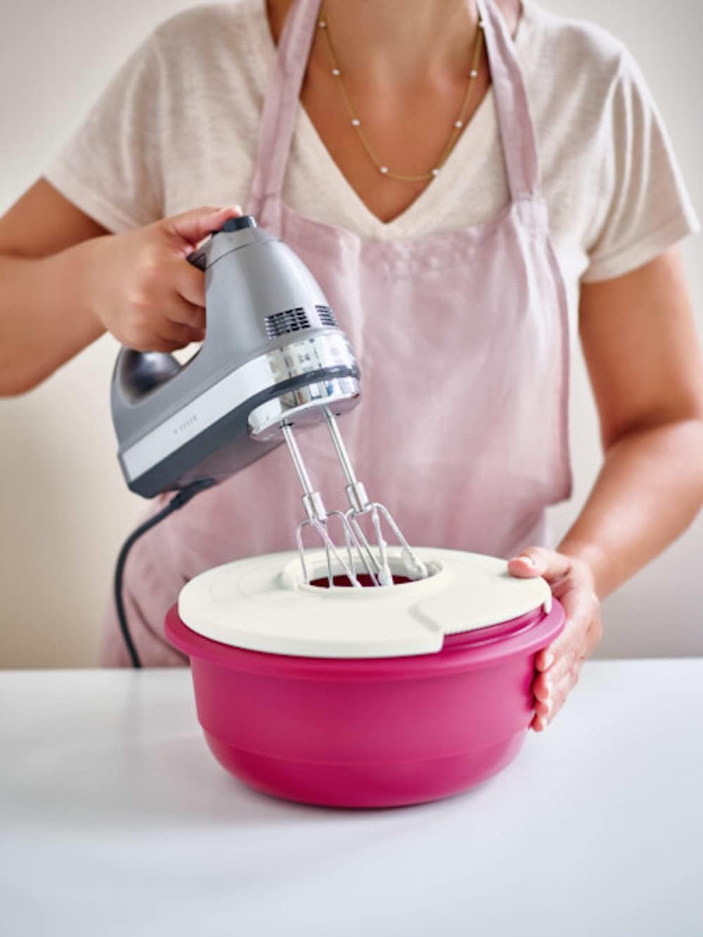 7 Piece Mixing Bowl Set with Lids and Strainer C2371