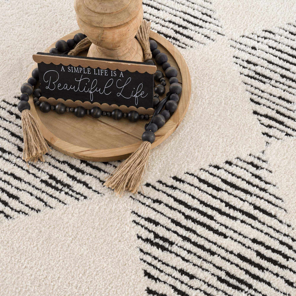 Cream Black White Area Rug U7121