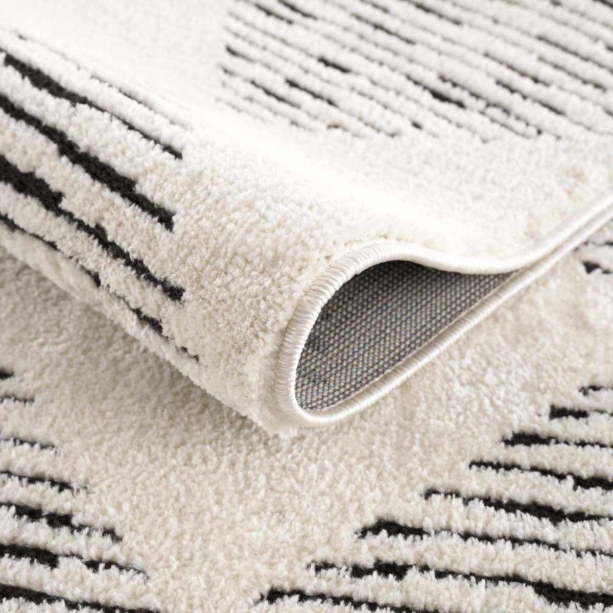 Cream Black White Area Rug U7121