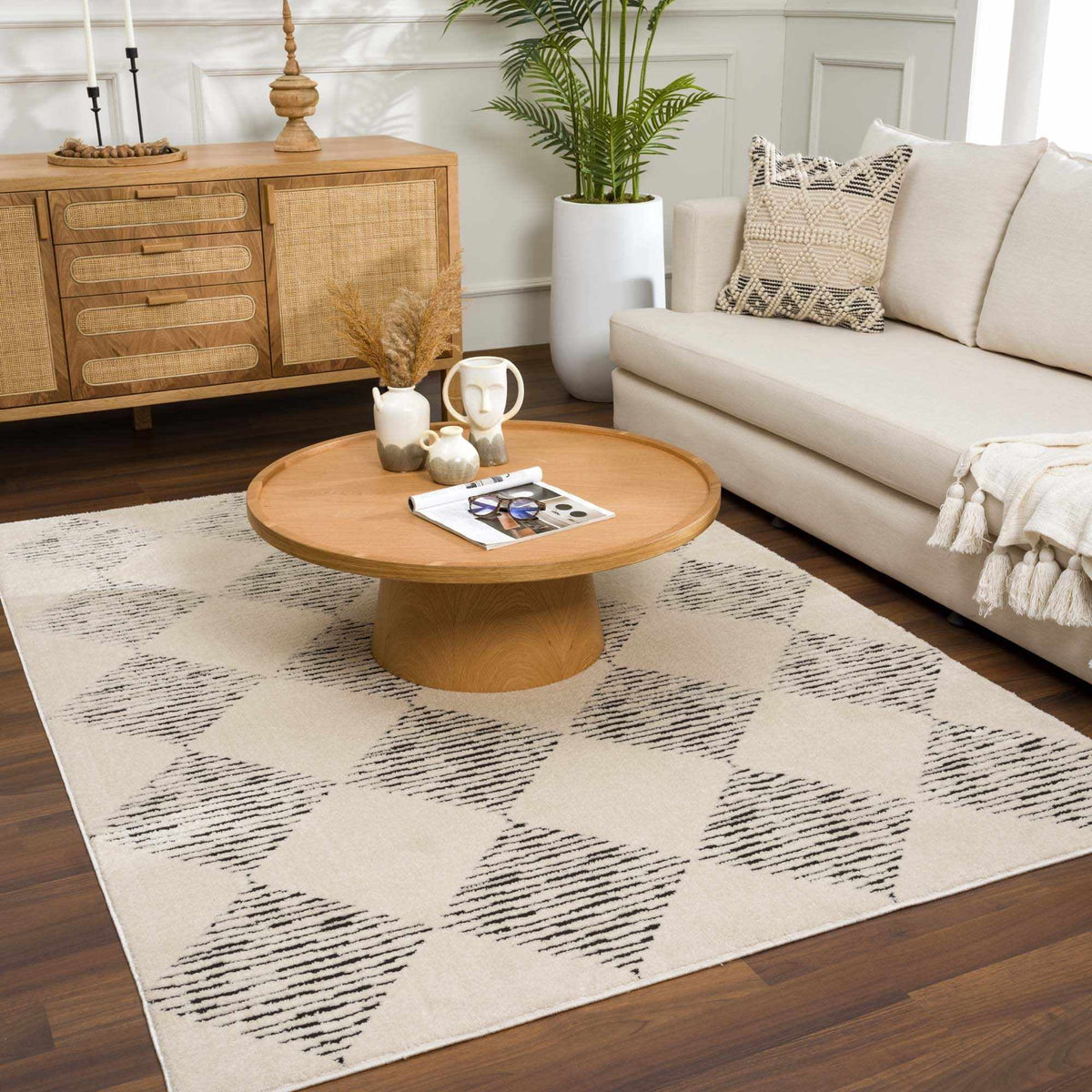 Cream Black White Area Rug U7121