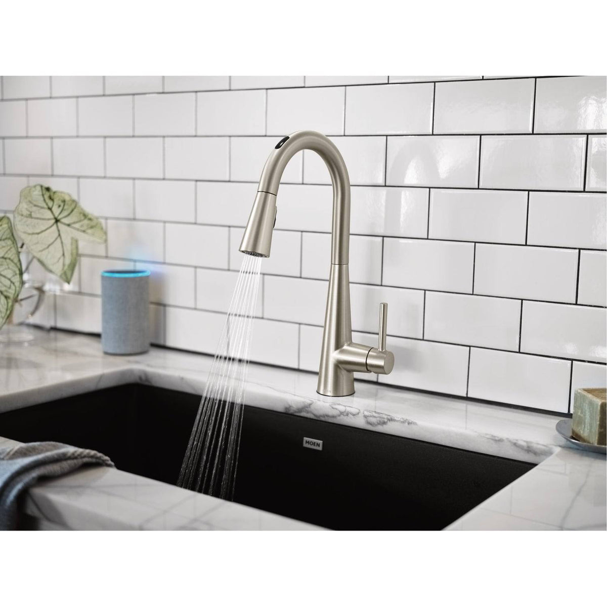 Matte Black One-Handle Pulldown Kitchen Faucet C1207